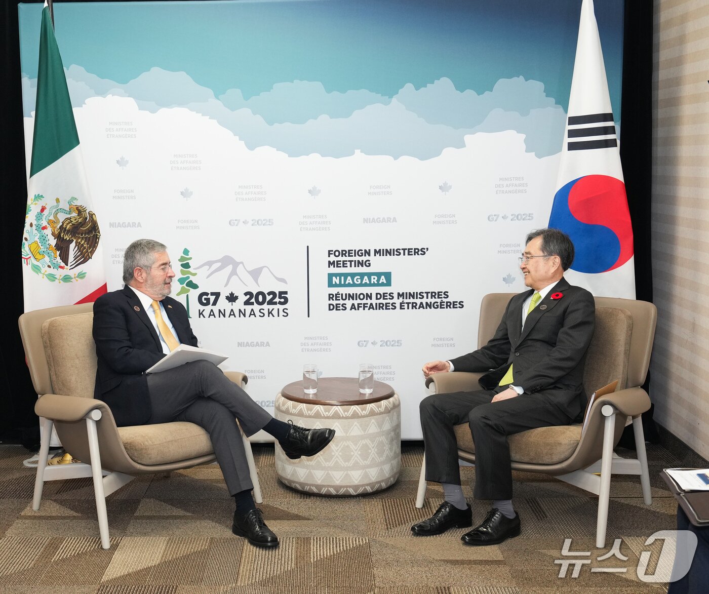 본문 이미지 - 조현 외교부 장관, 라몬 데 라 푸엔테 멕시코 외교장관.&#40;외교부 제공&#41;