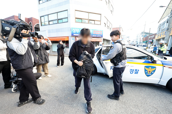 신분증·수험표 미지참에 도로 정체까지…경북경찰 수험생 수송 '진땀'