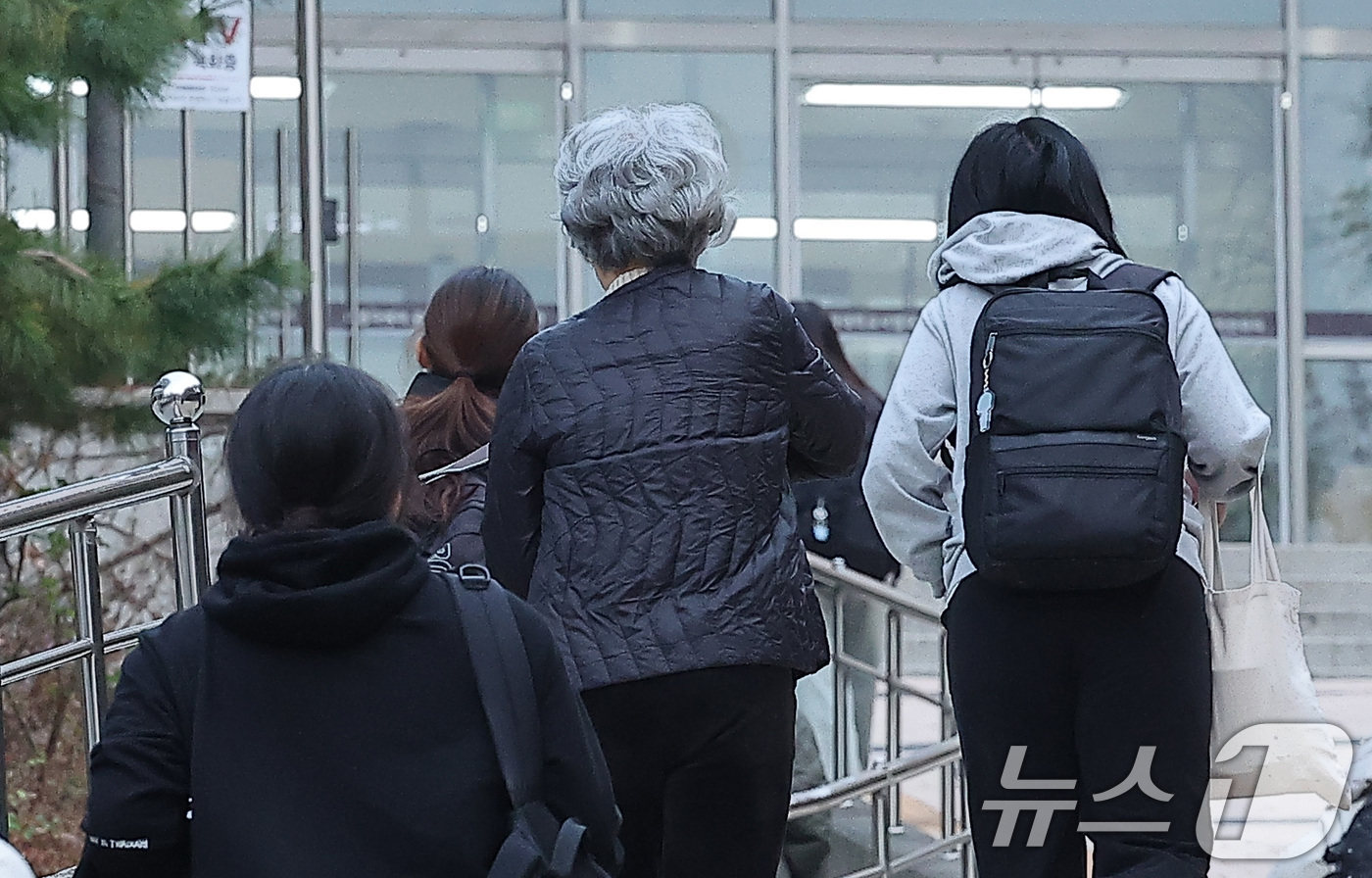 (서울=뉴스1) 김성진 기자 = 2026학년도 대학수학능력시험일인 13일 오전 서울시교육청 12지구 제22시험장인 서울 마포구 홍익대학교사범대학부속여자고등학교에서 일성여자중고등학교 …