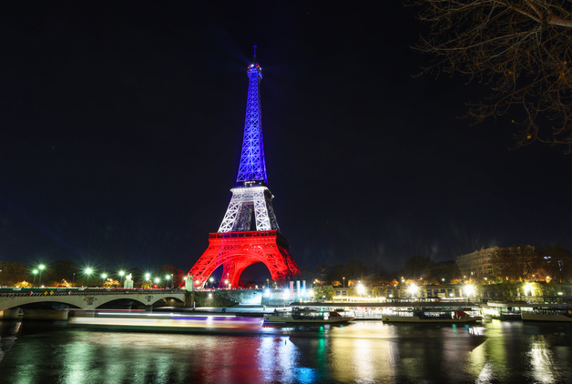 '파리 테러 10년'…센 강가 비춘 삼색 조명