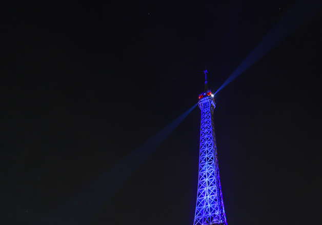 10년 전 그날을 기억하며…에펠탑 삼색 점등