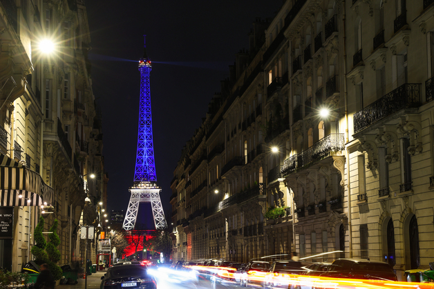 파리, 2015년 테러 10년…삼색 조명 켠 에펠탑