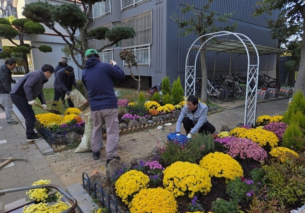 광주 도시농부들이 가꾼 식물, 아파트 '기부정원'으로 재탄생