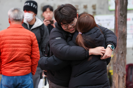 '어머니와 포옹'