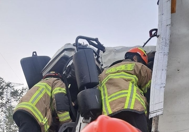 화성 서해안선 화물차 2대 추돌해 1명 사망…차량 통행 재개(종합2보)