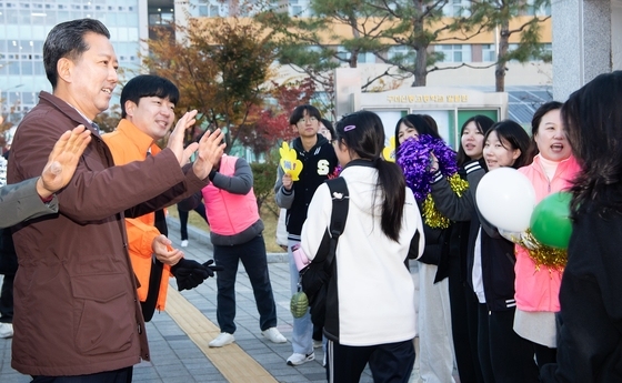 수험생 격려하는 김장호 구미시장