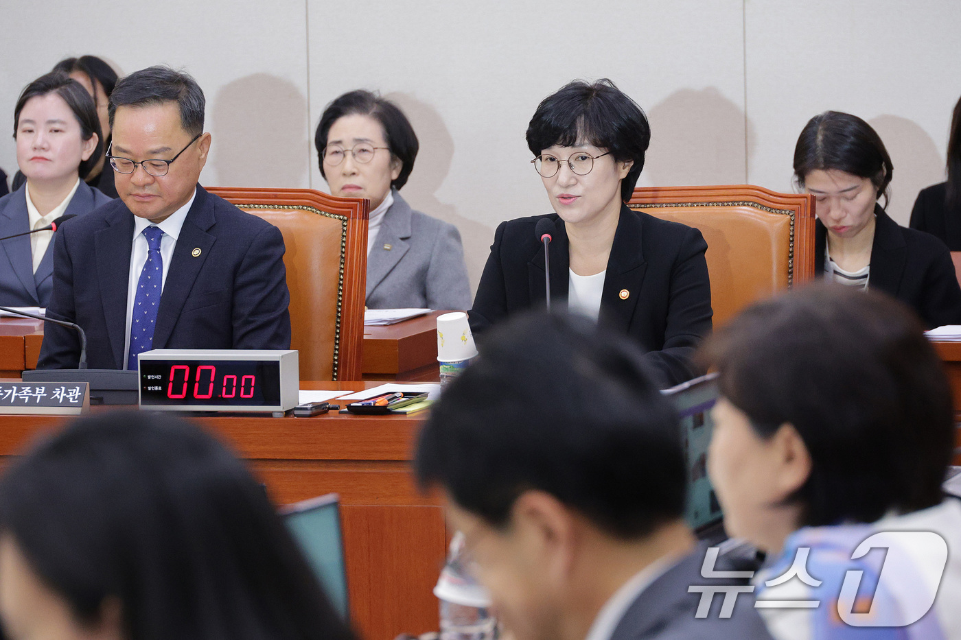 (서울=뉴스1) 신웅수 기자 = 원민경 성평등가족부 장관이 13일 서울 여의도 국회에서 열린 성평등가족위원회 전체회의에서 의원 질의에 답변하고 있다. 2025.11.13/뉴스1