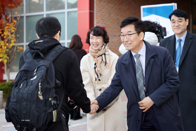 수험생 격려 윤건영 충북교육감