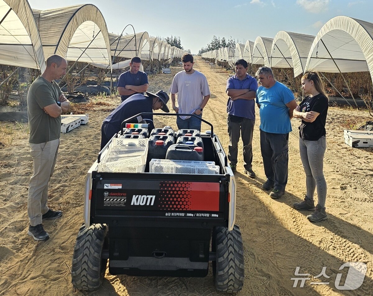 본문 이미지 - 대동로보틱스가 지난 7월 스페인에서 진행한 자율주행 운반로봇 개념검증(PoC) 과정(대동로보틱스 제공)