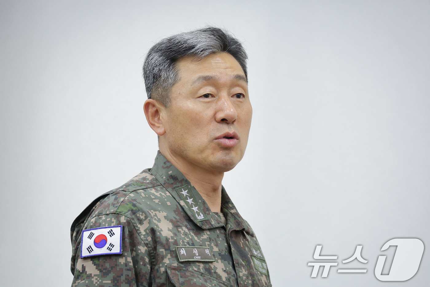 (서울=뉴스1) 신웅수 기자 = 최성혁 해군 참모차장이 13일 서울 여의도 국회에서 열린 국방위원회 전체회의에서 의원 질의에 답변하고 있다. 2025.11.13/뉴스1