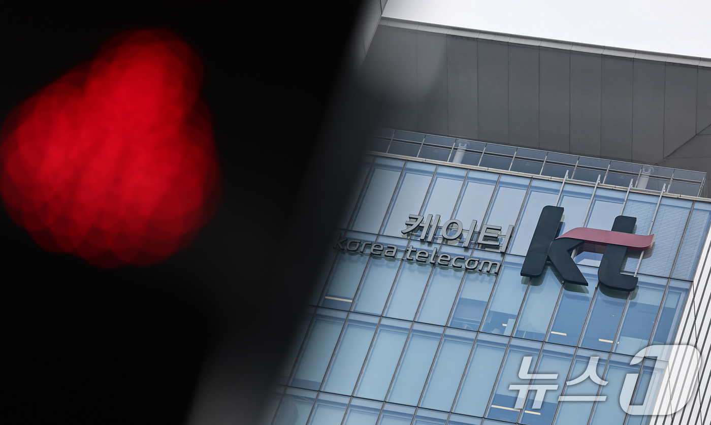 (서울=뉴스1) 김도우 기자 = 국가정보원이 지난 9월 KT 스마트폰에서 문자 메시지(SMS) 암호화가 해제되는 현상을 직접 확인하고 이를 국가 사이버 안보를 위협할 수 있는 중대 …