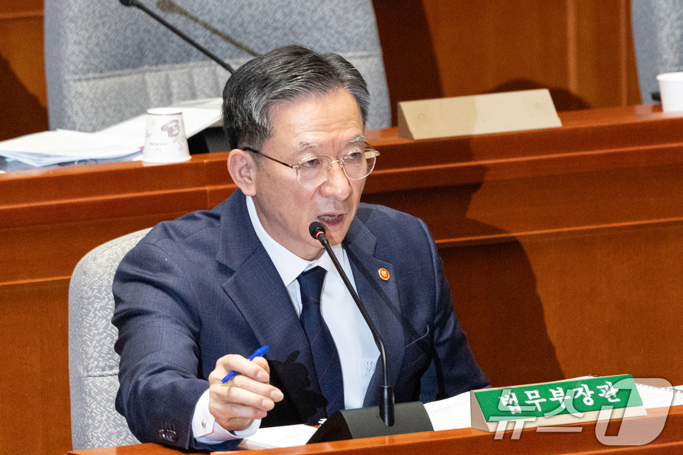 (서울=뉴스1) 이승배 기자 = 정성호 법무부 장관이 13일 서울 여의도 국회에서 열린 제429회국회(정기회) 예산결산특별위원회 제8차 전체회의에 출석해 의원 질의에 답변하고 있다 …