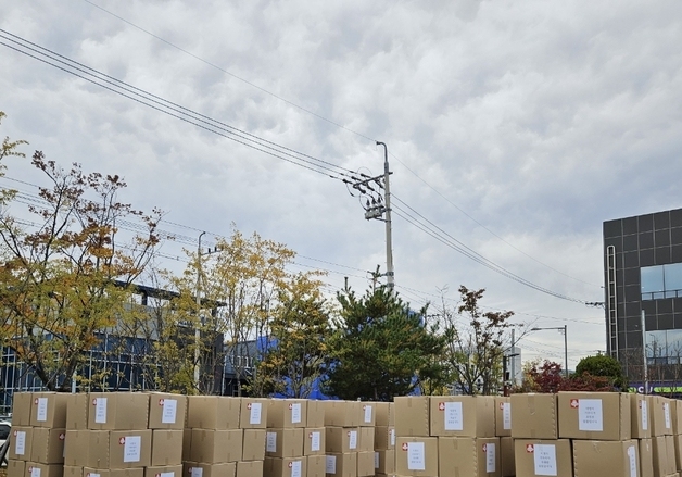 올해도 찾아온 김해 '익명 기부' 기업…생필품 상자 500개 기탁