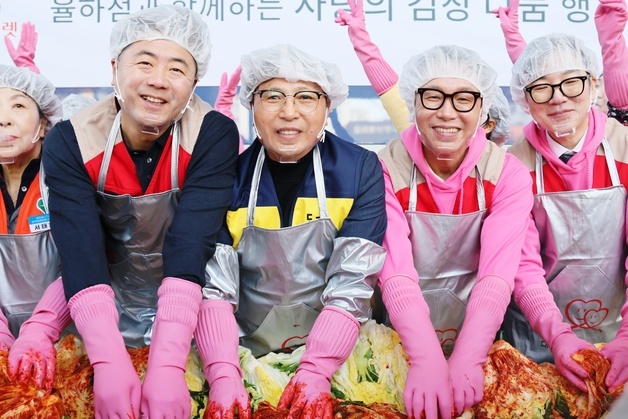 롯데아울렛 율하점 '사랑의 김장김치 나눔' 행사