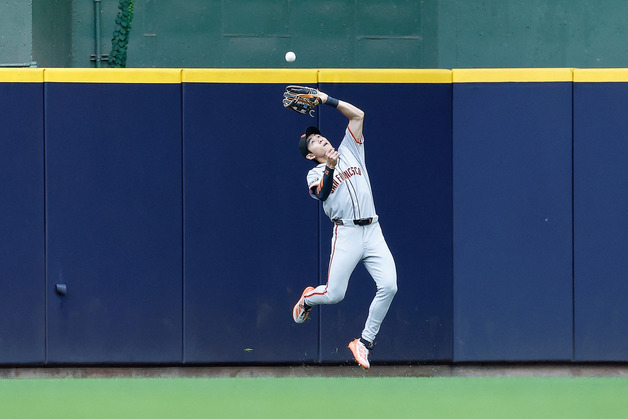 "SF, 리그 최악의 외야진 개편 돌입"…이정후 포지션 어디로?