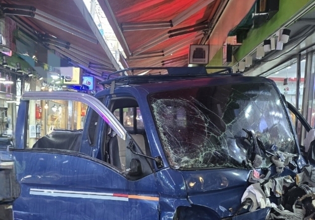 [속보] '부천 화물차 시장 돌진' 부상자 20명으로 늘어…12명 중상