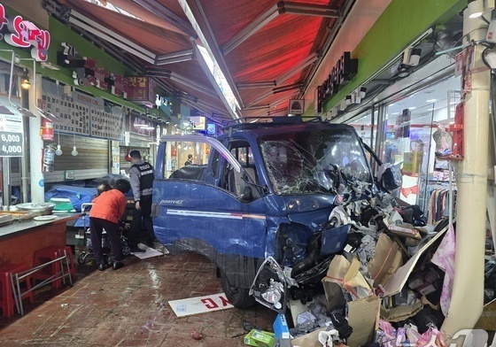 '부천  제일시장 트럭 돌진' 운전자 신병 확보…"음주 아닌 듯"