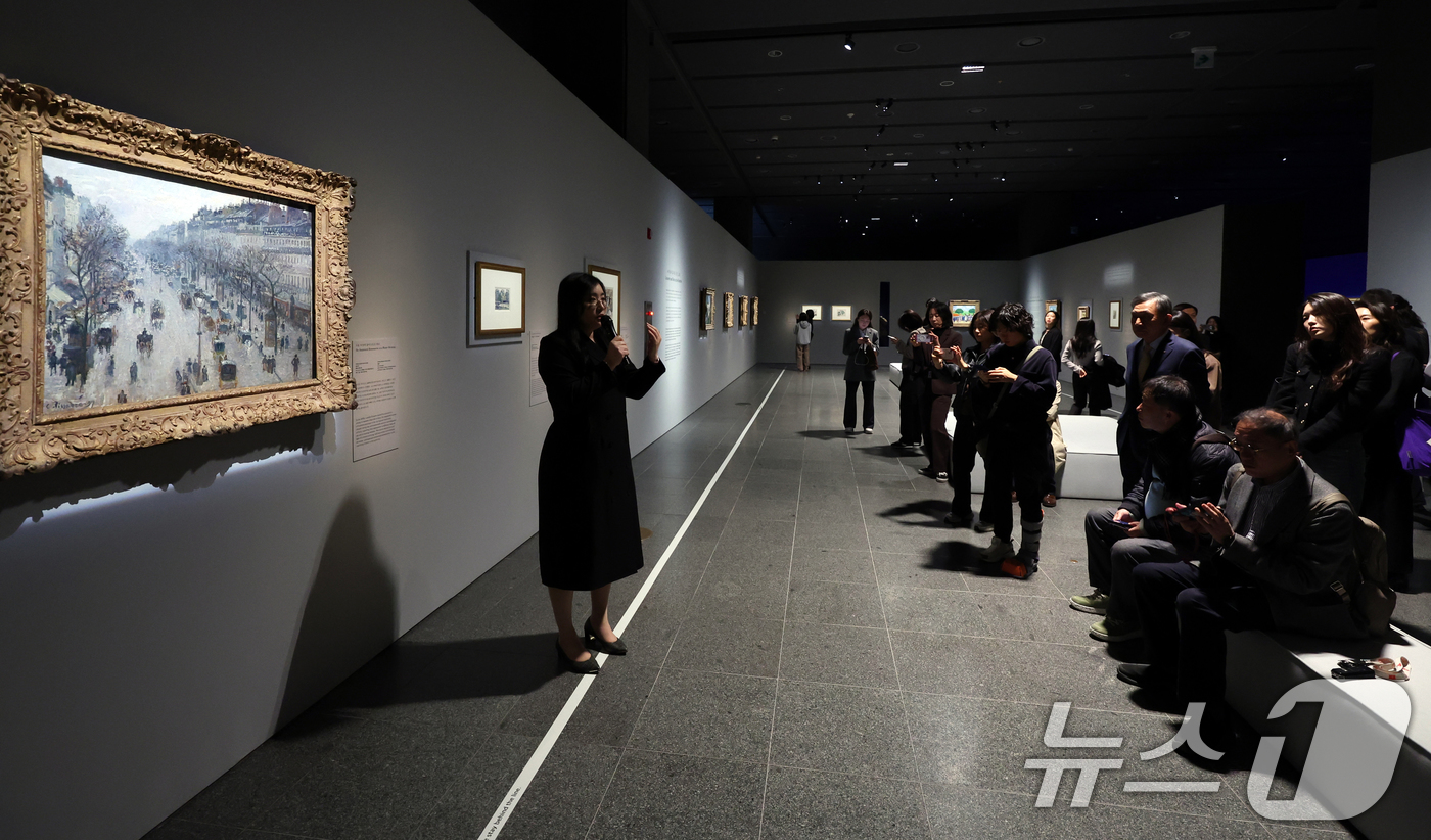 (서울=뉴스1) 김명섭 기자 = 13일 서울 용산구 국립중앙박물관 특별전시실에서 열린 '인상주의에서 초기 모더니즘까지, 빛을 수집한 사람들'-메트로폴리탄박물관 로버트 리먼 컬렉션 …