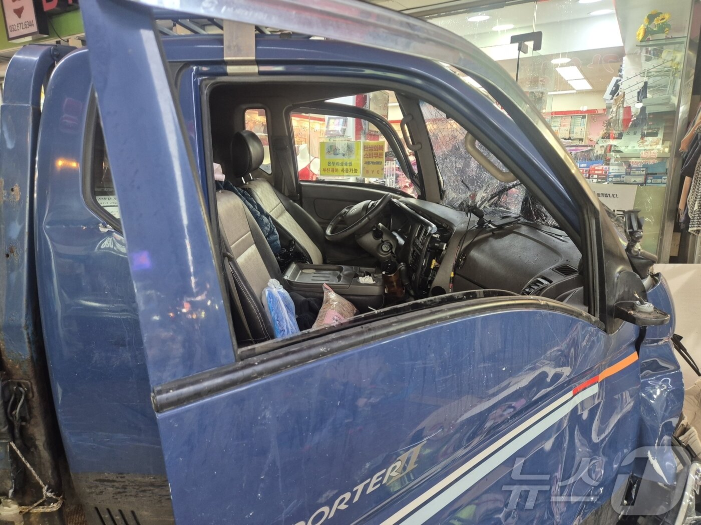 본문 이미지 - 13일 오전 10시 55분쯤 경기 부천 오정구 원종동 제일시장에서 A 씨가 몰던 1톤 트럭이 돌진하는 사고가 발생했다. &#40;경기 부천소방서 제공. 재판매 및 DB금지&#41; 2025.11.13/뉴스1