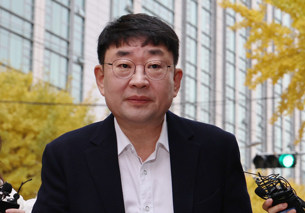 신의한수 유튜버 신혜식 씨 피의자 조사 출석