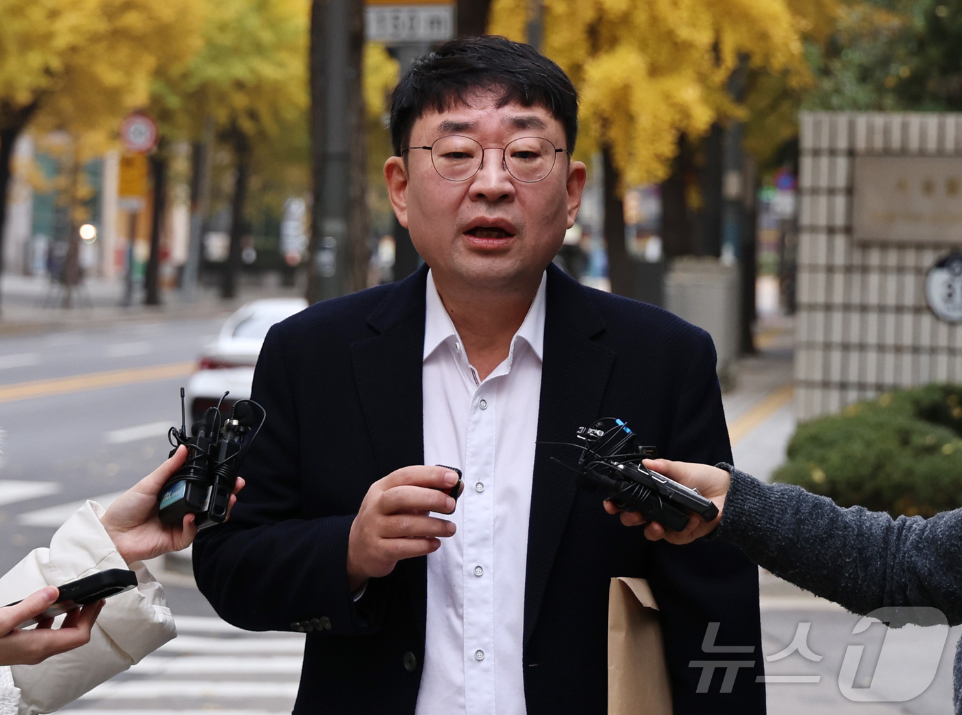 (서울=뉴스1) 구윤성 기자 = 보수성향 유튜브 '신의한수'를 운영하는 신혜식 씨가 13일 오전 서울경찰청 안보수사과에서 특수물건조물침입 교사 혐의로 피의자 조사를 받기 위해 출석 …