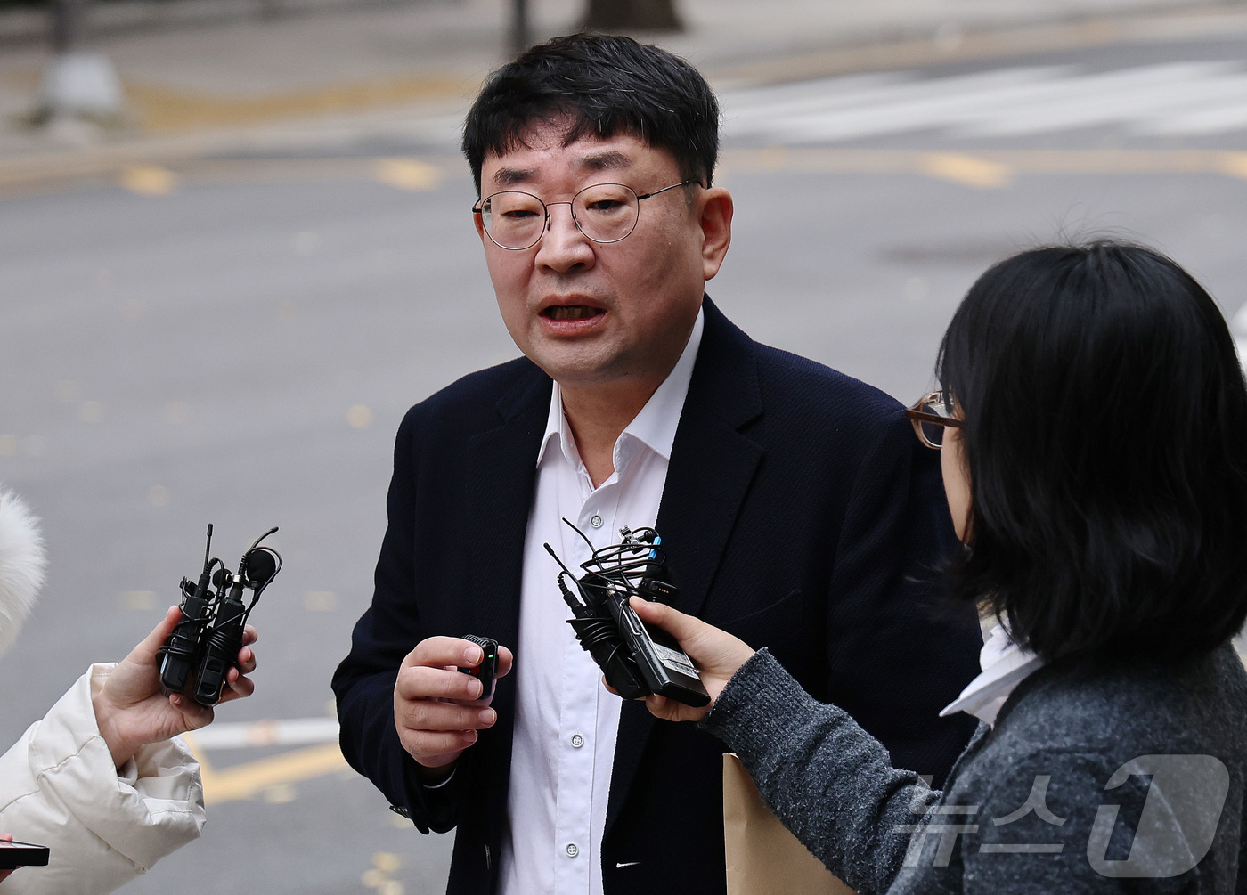 (서울=뉴스1) 구윤성 기자 = 보수성향 유튜브 '신의한수'를 운영하는 신혜식 씨가 13일 오전 서울경찰청 안보수사과에서 특수물건조물침입 교사 혐의로 피의자 조사를 받기 위해 출석 …