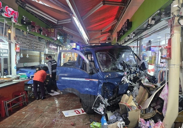 [뉴스1 PICK]부천 시장 한복판 트럭 돌진…2명 사망·18명 부상