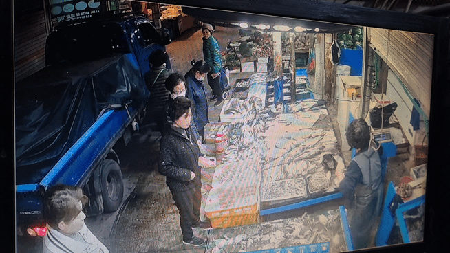 본문 이미지 - 후진하는 A 씨 트럭/재판매 및 DB금지