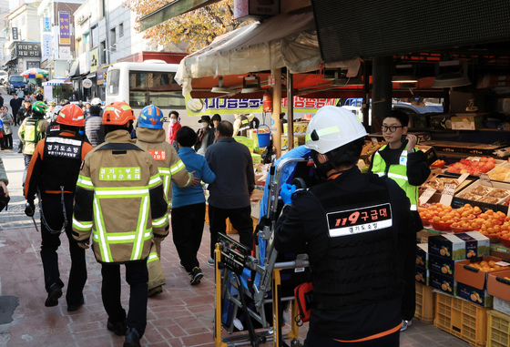 이송되는 피해시민들