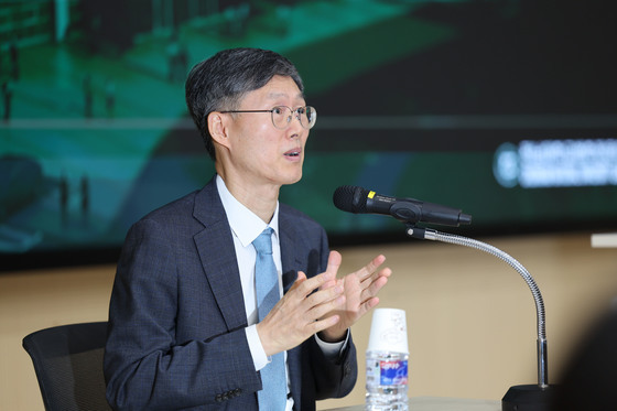 문형배 "정당해산·대통령재판 요구는 과도…정치 뜻 없다"(종합)