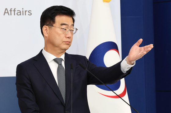 브리핑하는 이재웅 외교부 대변인