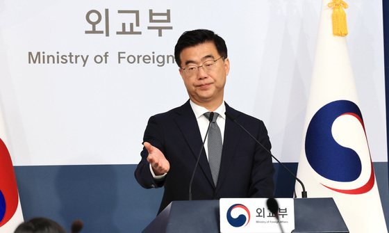 브리핑하는 이재웅 외교부 대변인