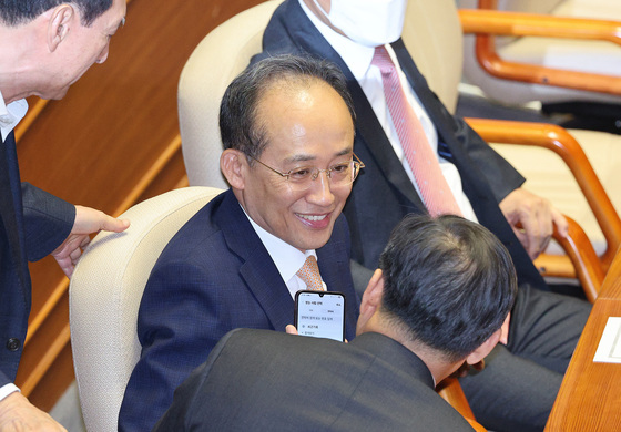 "추경호, 尹 전화에 '계엄 반대' 말도 안 꺼냈다…한동훈 요청도 무시"