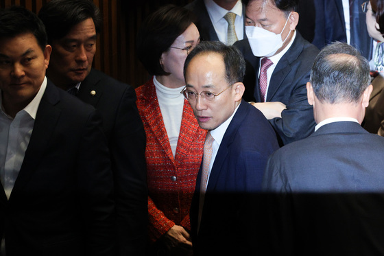 체포동의안에 "尹 전화 반대 안해" 적시…추경호 "궁예식 관심법"(종합)