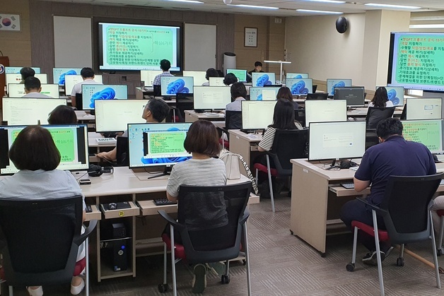 충주시, 내년 시민 정보화교육에 AI·챗GPT 과정 신설