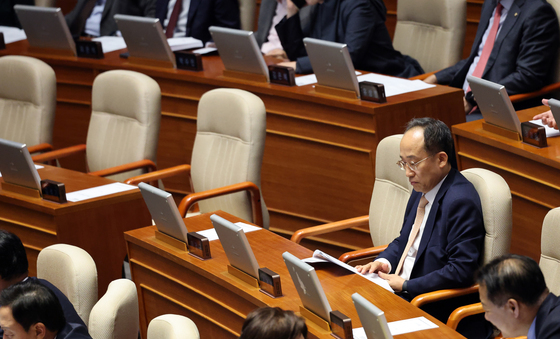 野 덮치는 사법리스크…추경호 구속 기로에 '패스트트랙 1심' 뇌관