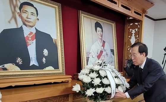 이석연 "박정희 공 70%, 과 30%…국가지도자 역할 인정해야"