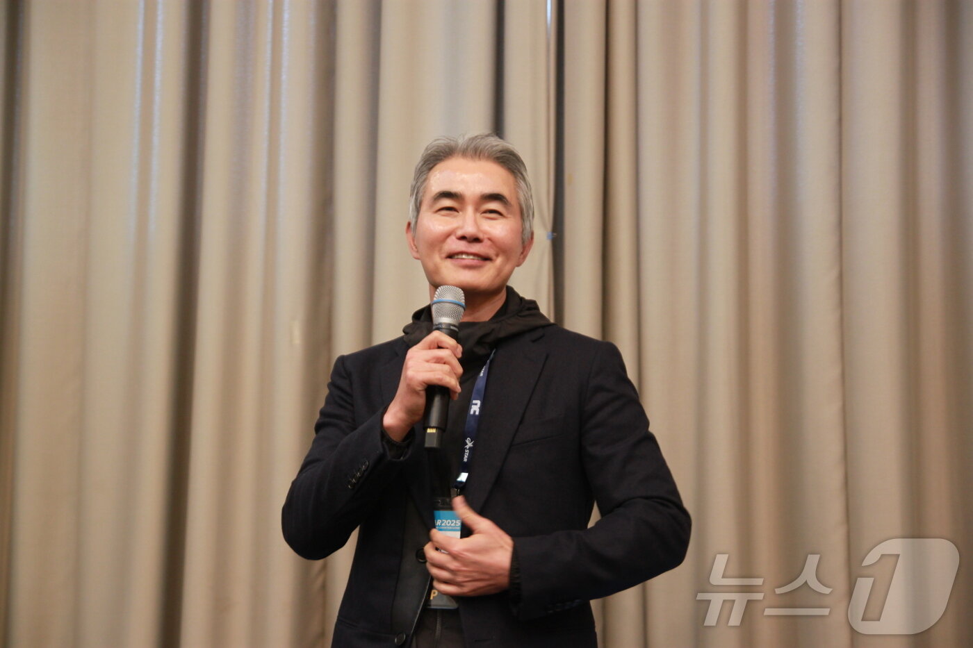 본문 이미지 - 장현국 넥써쓰 대표가 13일 부산 벡스코 제1전시장에서 열린 지스타 미디어 간담회에서 발언하고 있다.2025.11.13/뉴스1 ⓒ News1 김민재 기자