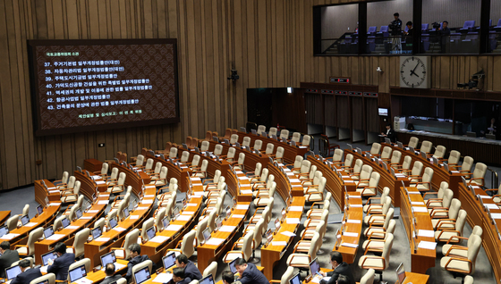 野 "단군이래 최대게이트" 與 "정치검찰 조작기소" 여야 극한대립