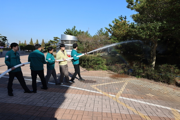 여수광양항만공사, 화재 대피훈련 실시…"대응체계 직접 경험"
