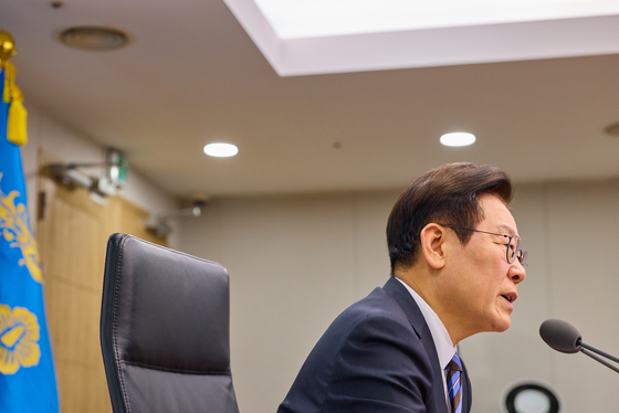 李대통령, 전태일 열사 55주기 맞아 "노동 현실 가야 할 길 아직 멀어"