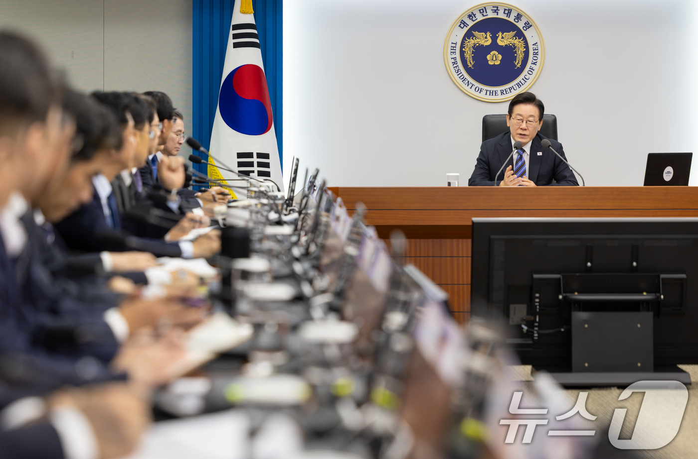 (서울=뉴스1) 허경 기자 = 이재명 대통령이 13일 서울 용산 대통령실 청사에서 열린 수석보좌관회의에서 발언하고 있다. (대통령실 제공. 재판매 및 DB 금지) 2025.11.1 …