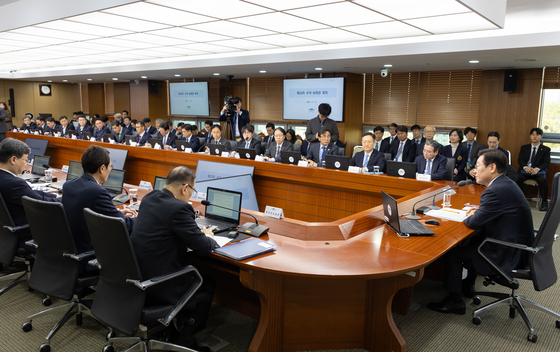 수석보좌관회의 주재하는 이재명 대통령