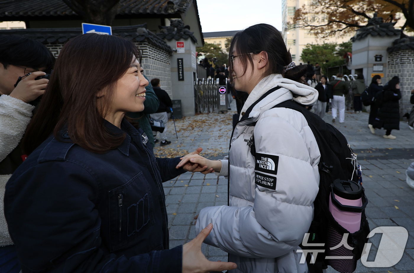 (서울=뉴스1) 박정호 기자 = 2026학년도 대학수학능력시험이 치러진 13일 오후 서울시 종로구 율곡로 덕성여자고등학교에 마련된 서울시교육청 제15지구 제13시험장에서 수능 시험 …