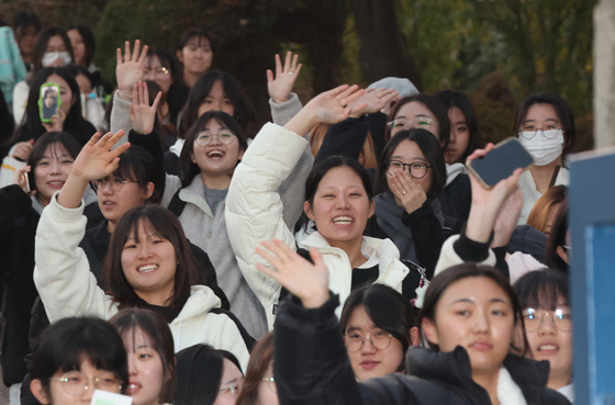 "국어 1등급 커트라인 129~132점…수학 131~133점"[2026수능]