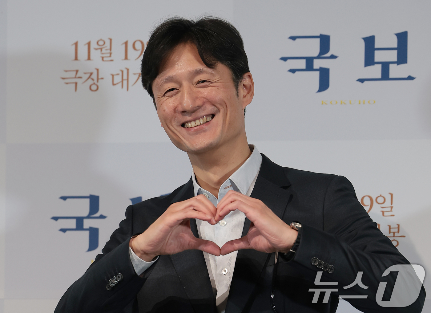 (서울=뉴스1) 권현진 기자 = 이상일 감독이 13일 오후 용산구 CGV용산아이파크몰에서 열린 영화 ‘국보’의 언론시사회에 참석해 포즈를 취하고 있다.'국보'는 국보의 경지에 오르 …