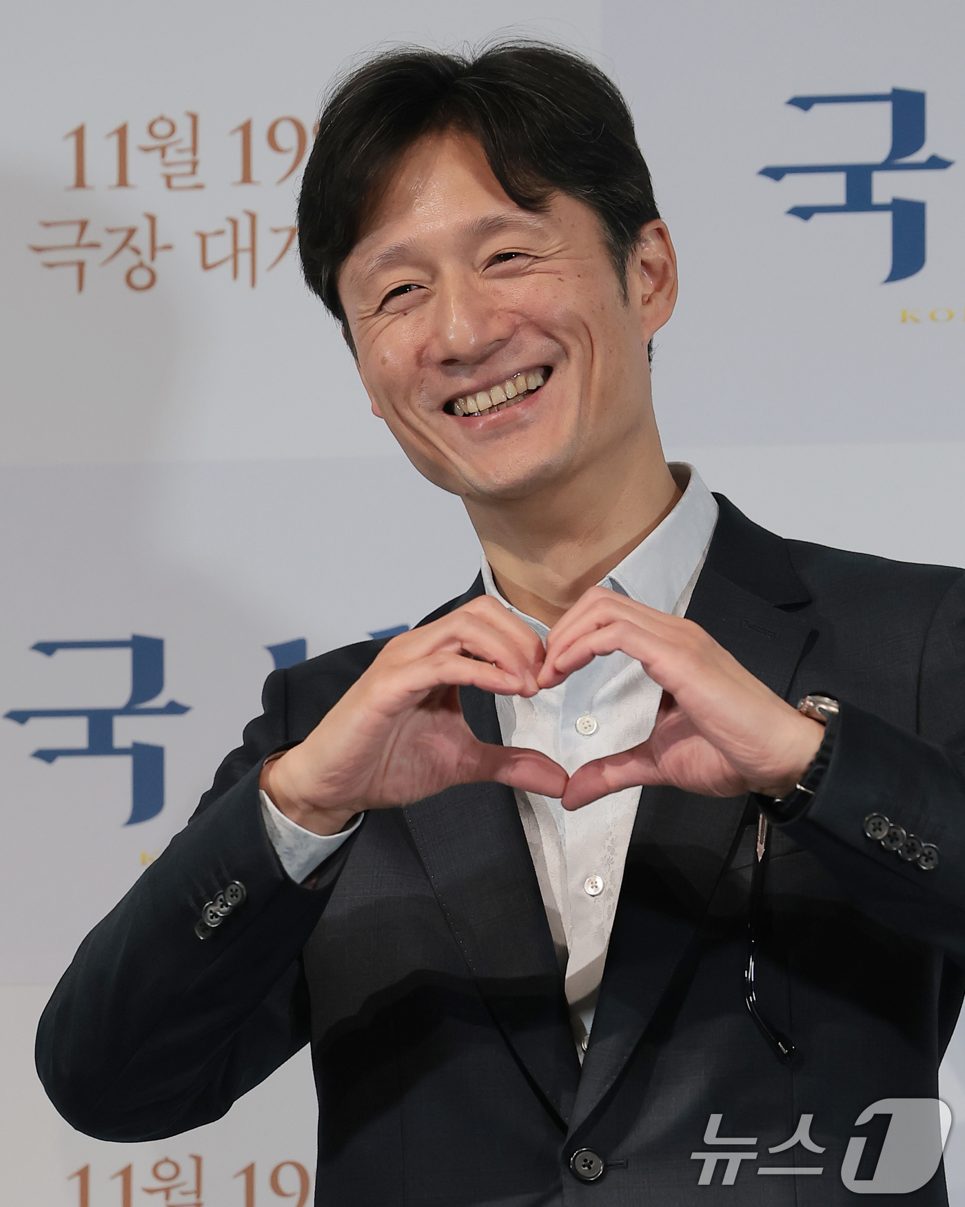 (서울=뉴스1) 권현진 기자 = 이상일 감독이 13일 오후 용산구 CGV용산아이파크몰에서 열린 영화 ‘국보’의 언론시사회에 참석해 포즈를 취하고 있다.'국보'는 국보의 경지에 오르 …