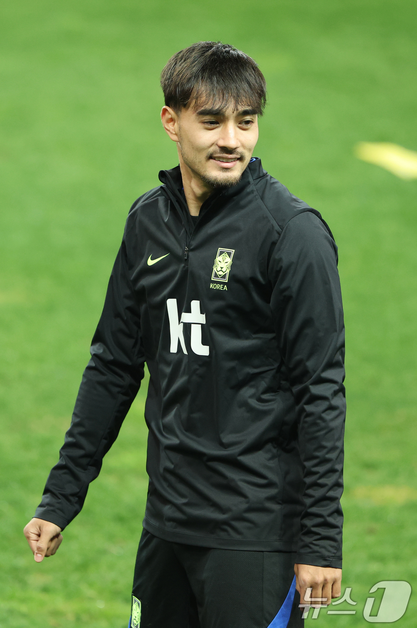 (대전=뉴스1) 김기태 기자 = 축구 국가대표팀 옌스 카스트로프이 13일 대전 유성구 대전월드컵경기장에서 볼리비아 국가대표팀과 친선경기에 앞서 훈련을 하고 있다.대한민국 축구 국가 …