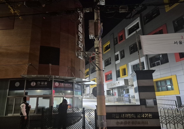 "국어 시험지만 100장"…'12시간 외로운 수능' 치른 시각장애 수험생들