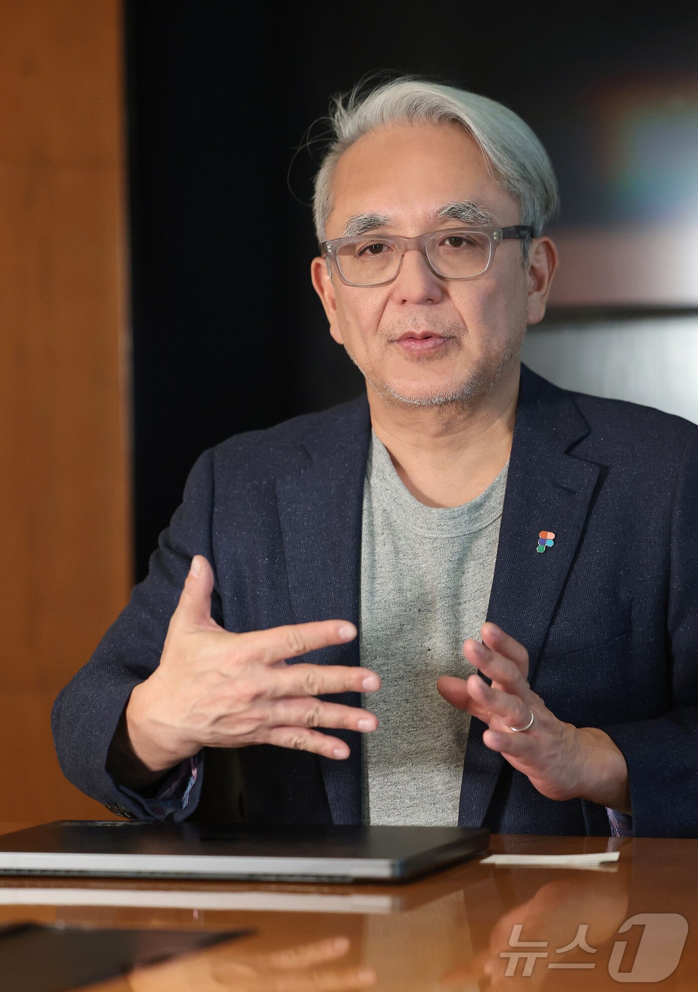 본문 이미지 - 쇼 쿠와모토&#40;Sho Kuwamoto&#41; 피그마 제품부문 부사장이 13일 서울 강남구 오크우드 프리미어 코엑스 호텔에서 뉴스1과 인터뷰를 하고 있다. 2025.11.13/뉴스1 ⓒ News1 권현진 기자